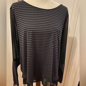 Seven7. Womens sheer sleeve tunic. Size XL